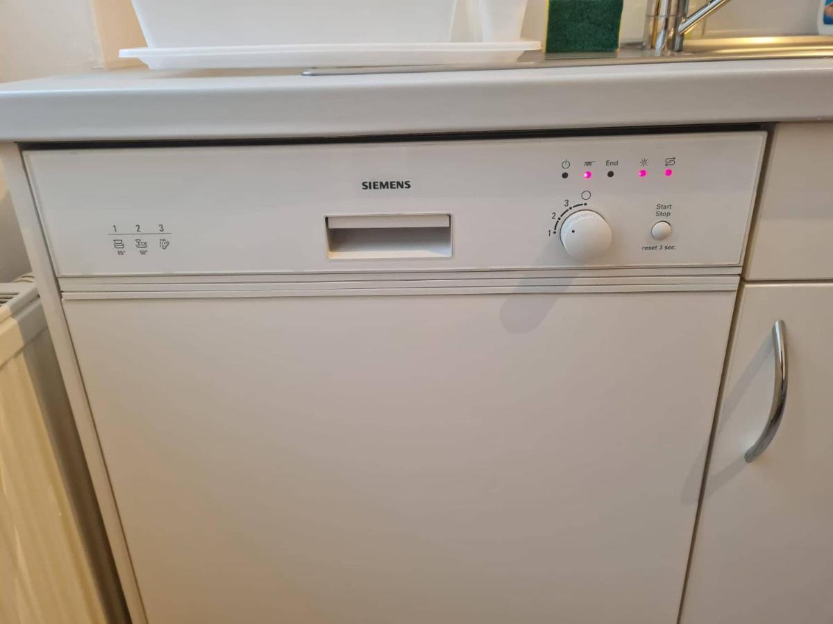 Central Mariahilfer Apartment 4 Min To The City Shopping Center And Schoenbrunn Palace Wina Bagian luar foto