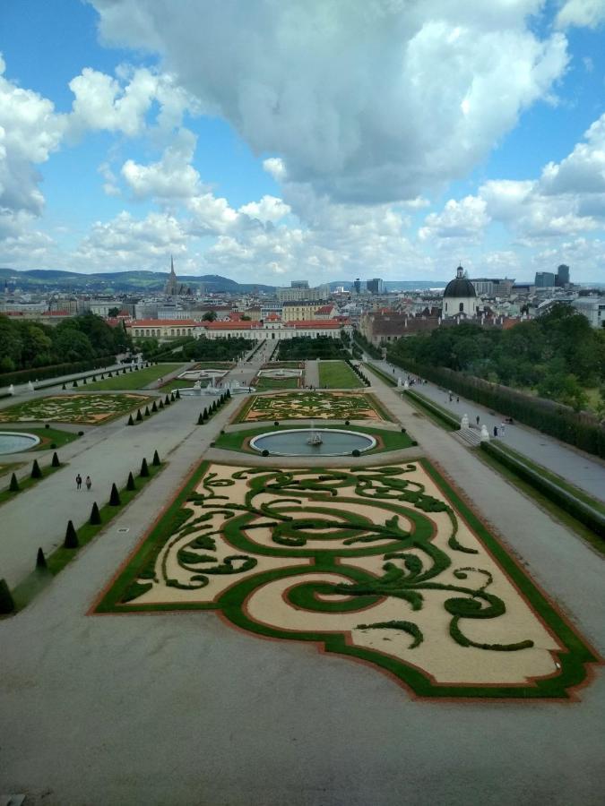 Central Mariahilfer Apartment 4 Min To The City Shopping Center And Schoenbrunn Palace Wina Bagian luar foto