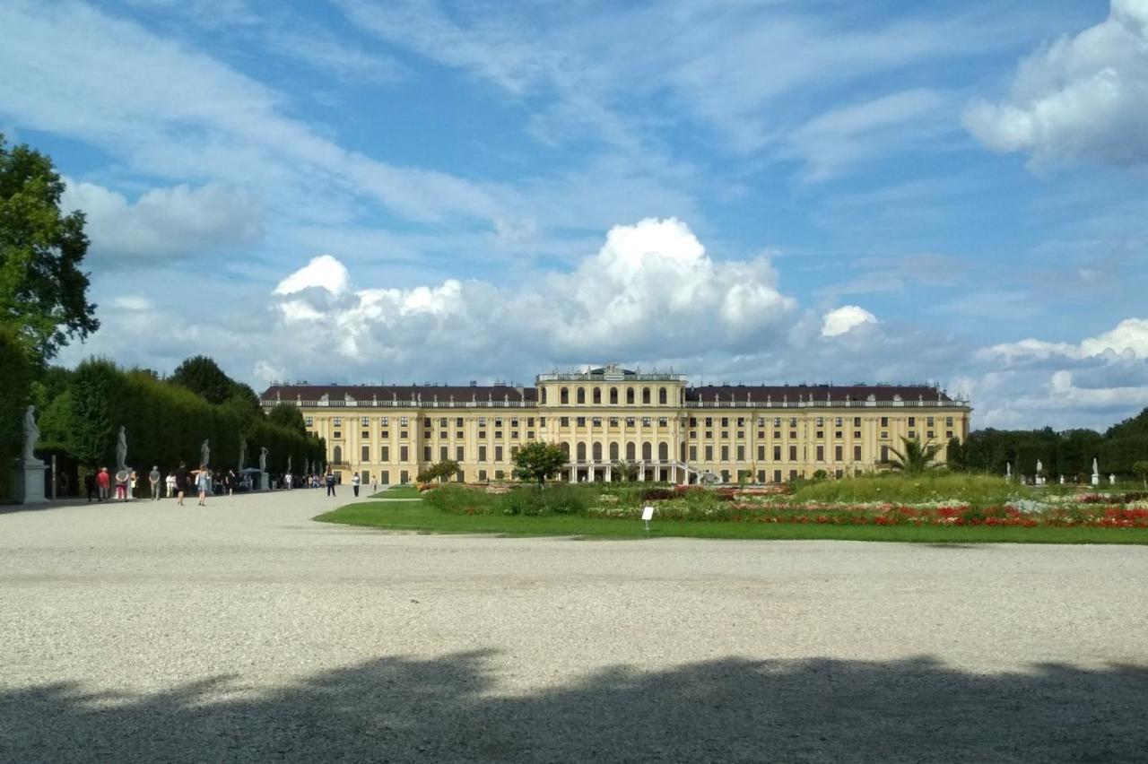 Central Mariahilfer Apartment 4 Min To The City Shopping Center And Schoenbrunn Palace Wina Bagian luar foto