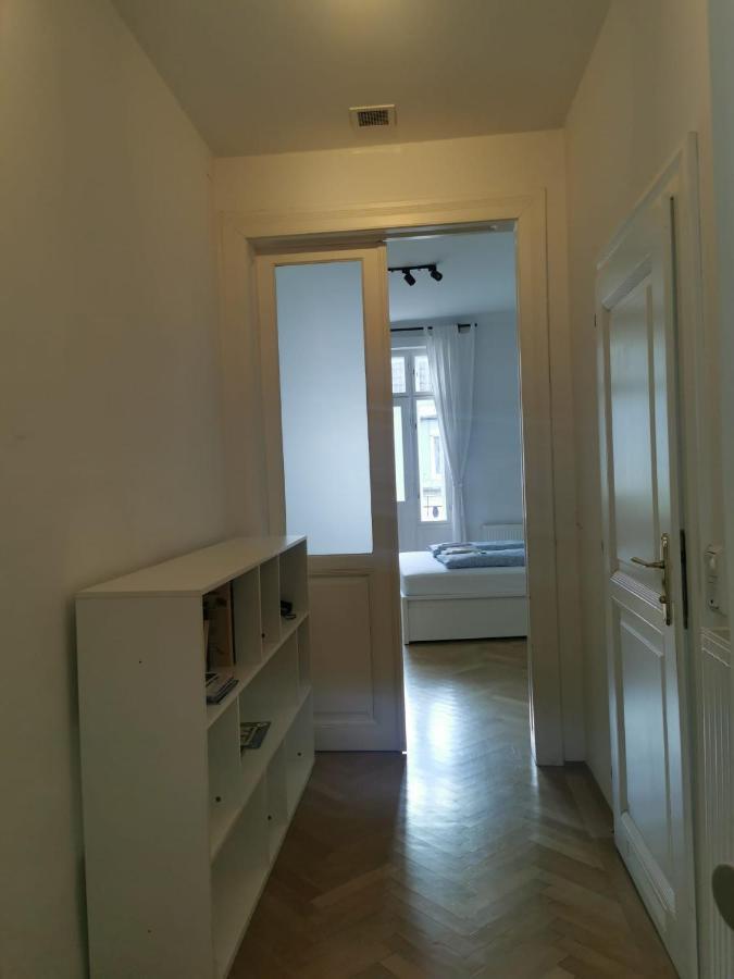 Central Mariahilfer Apartment 4 Min To The City Shopping Center And Schoenbrunn Palace Wina Bagian luar foto