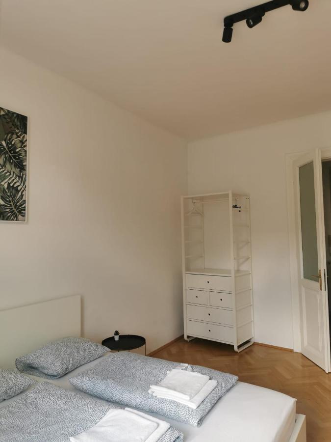 Central Mariahilfer Apartment 4 Min To The City Shopping Center And Schoenbrunn Palace Wina Bagian luar foto