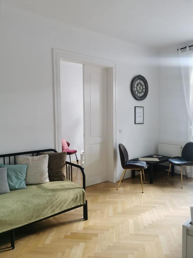 Central Mariahilfer Apartment 4 Min To The City Shopping Center And Schoenbrunn Palace Wina Bagian luar foto