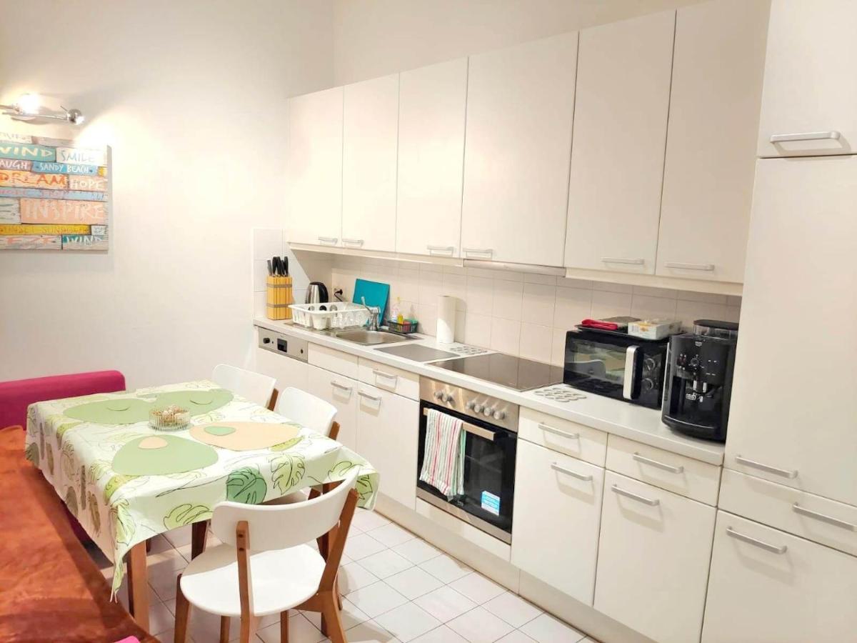 Central Mariahilfer Apartment 4 Min To The City Shopping Center And Schoenbrunn Palace Wina Bagian luar foto